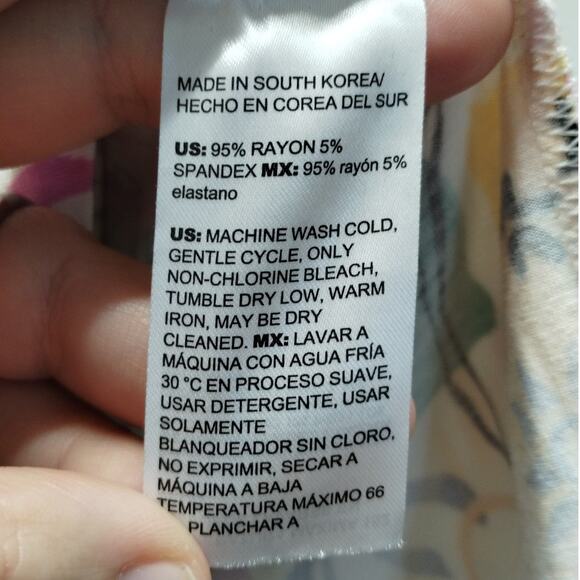 Chico's Size Medium (1) Touch of Cool Surreal Multicolor 3/4 Smock Sleeve Tee - Picture 8 of 8